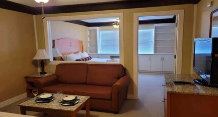 Abercorn Hotel, Trademark Collection by Wyndham Room Type - 1 Queen Bed, Family Suite, Non-Smoking