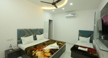 Aditya Rooms and Stay Room Type - Triple Bed AC room
