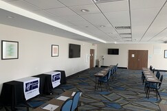 Holiday Inn Express & Suites - Hoffman Estates