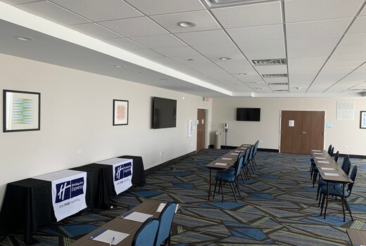 Holiday Inn Express & Suites - Hoffman Estates
