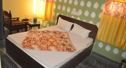 Hotel Gokul Palace Udaipole Room Type - super deluxe ac double bed