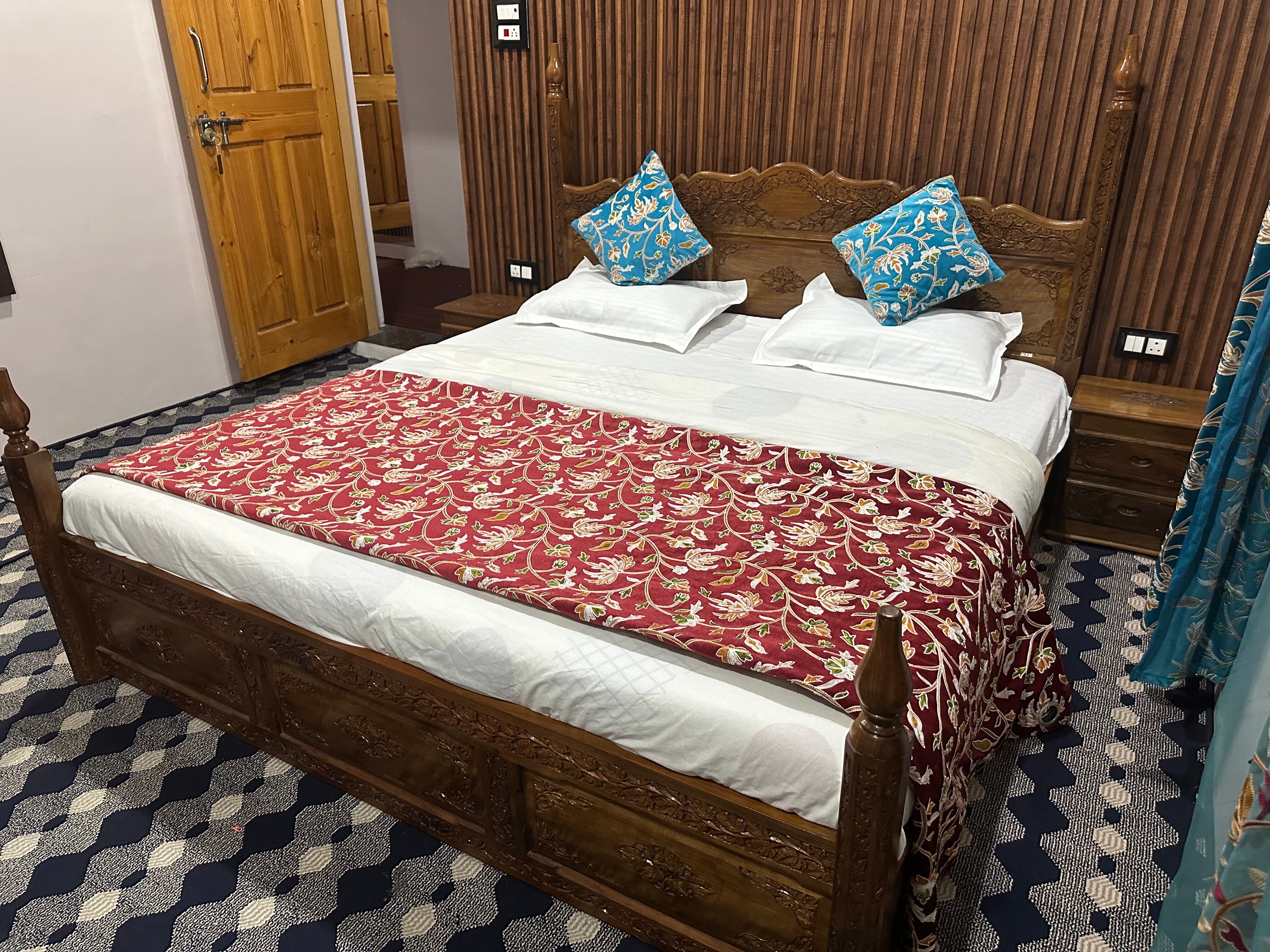 Serene stay guest house - Tap to explore photos