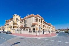 ELIVAAS Curated Spacious JVC Studio, Near Dining and Shops