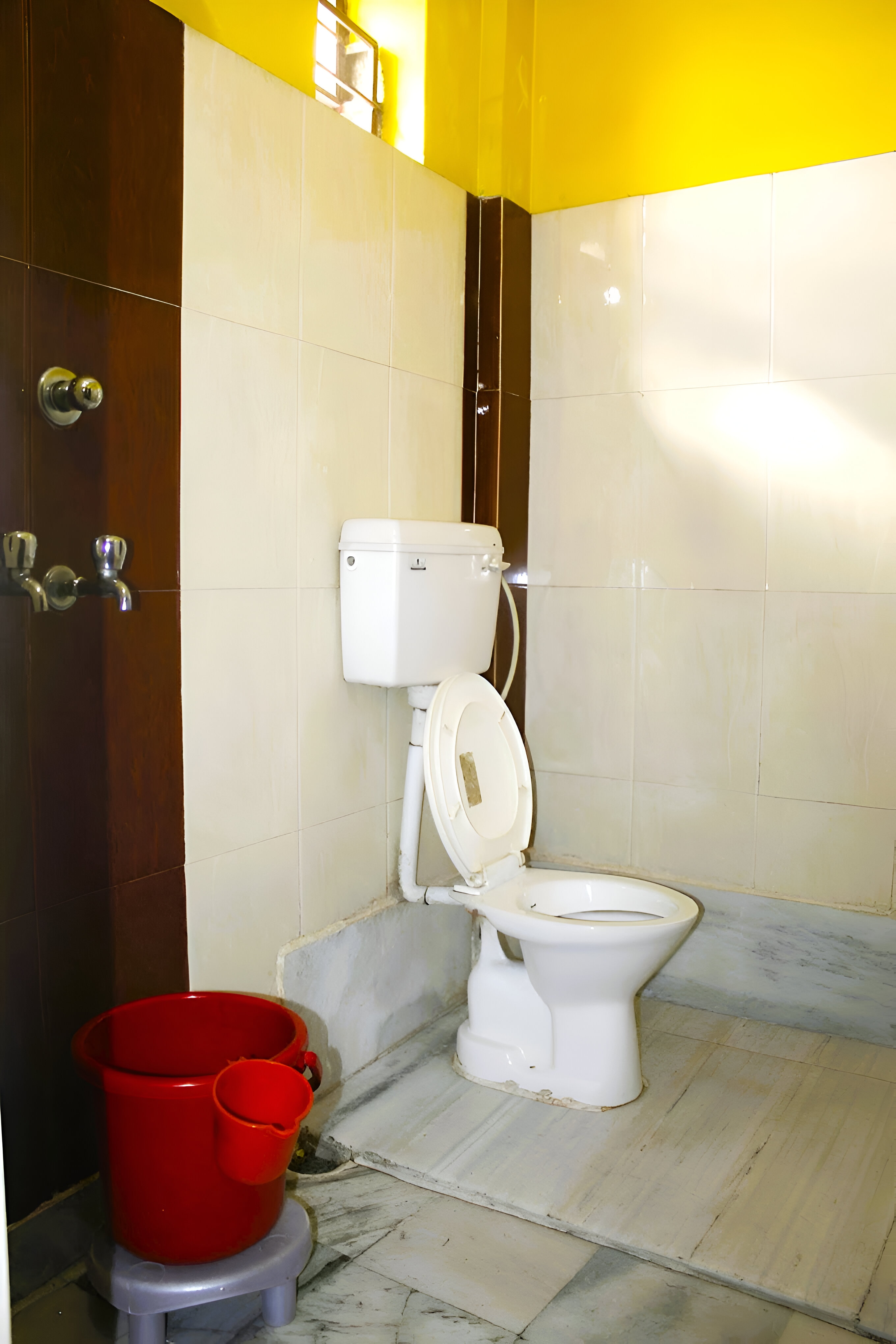Hotel Chandrakala Regency 300 meters from Dhanbad Railway - Tap to explore photos
