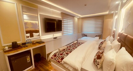 Hotel Glacier Heights Room Type - Premium Room