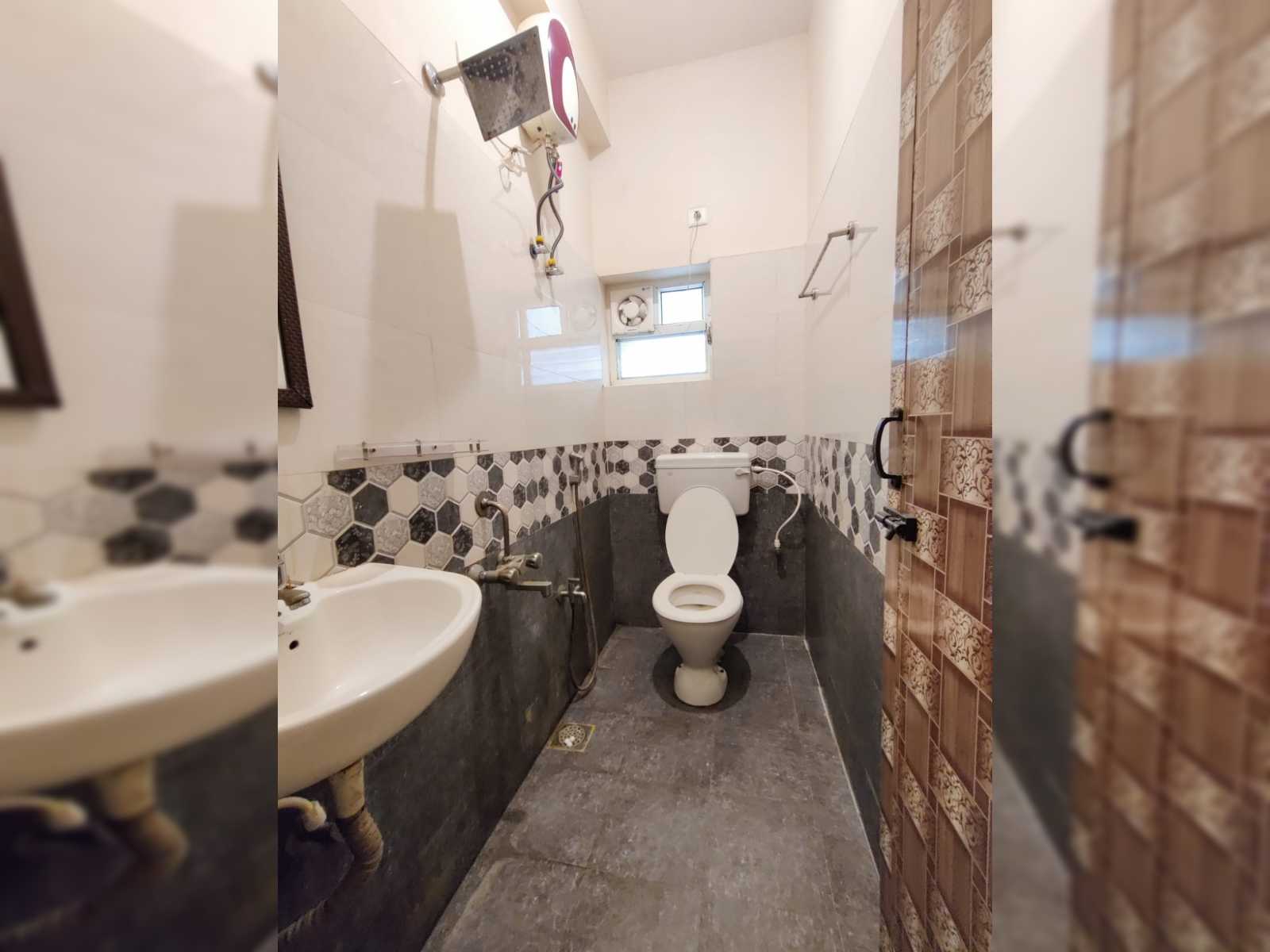 HOTEL O SHREE ROXY PLAZA - Tap to explore photos
