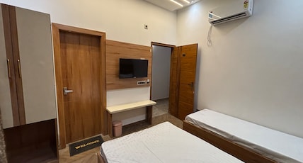 Comfort Inn Room Type - Deluxe Room With Twin Bed Comfort Inn Room Type - Deluxe Room With Twin Bed