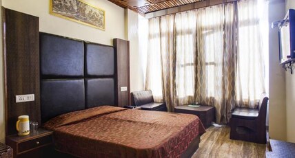 Hotel Cosmos Mall Road Room Type - Deluxe