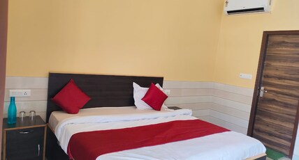 Shree Pyare Mohan Dham Room Type - Deluxe