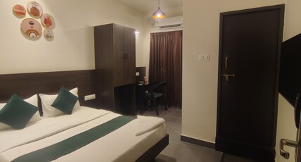 Udupi Comfort Room Type - Deluxe Room (2 Adults + 1 Child)
