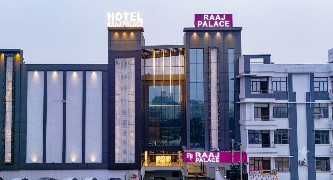 Hotel Raaj Palace Agra - Tap to explore photos
