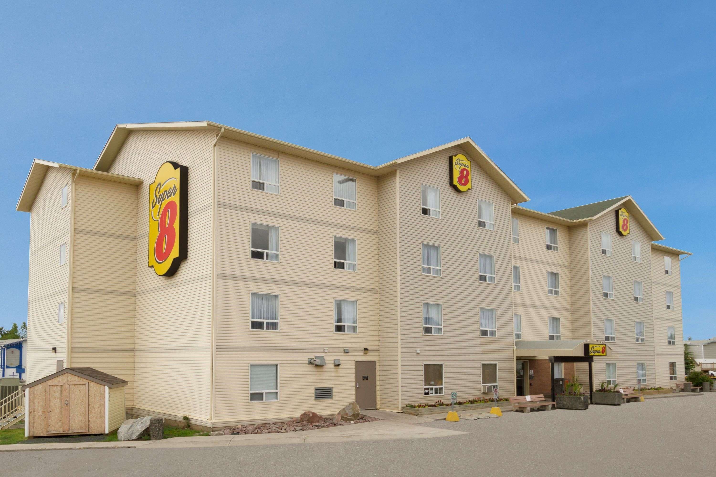 Super 8 by Wyndham Yellowknife - Tap to explore photos