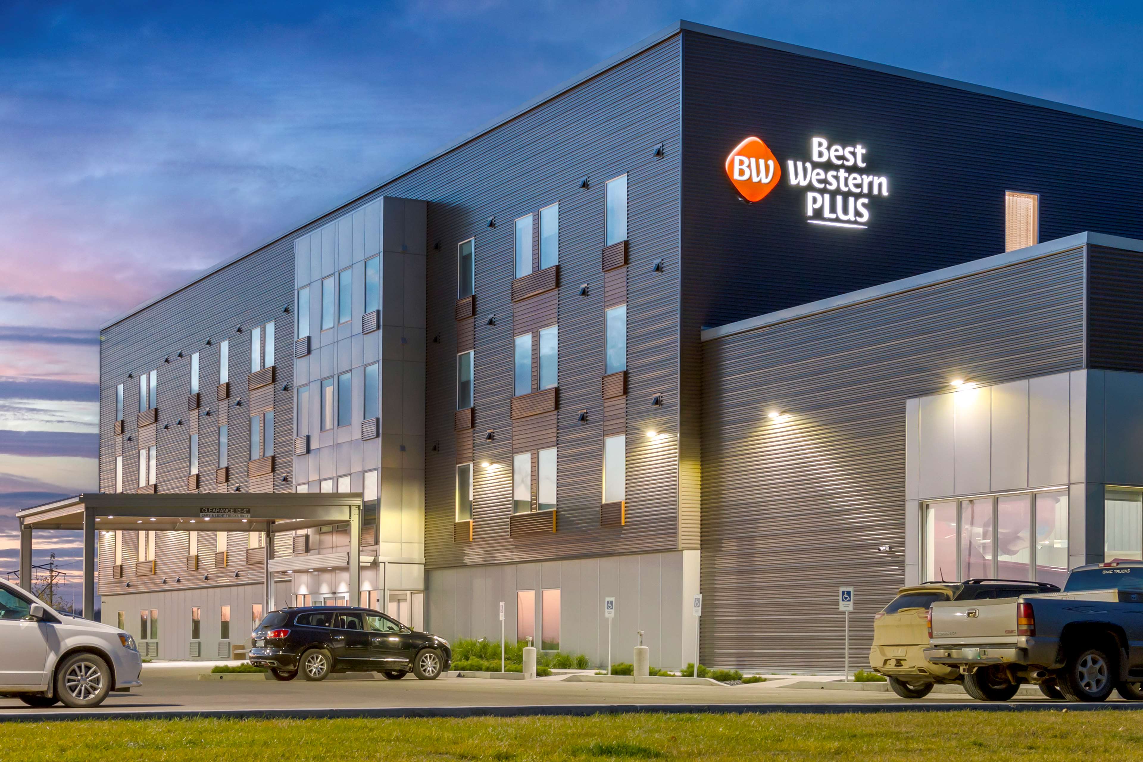 Best Western Plus Dauphin - Tap to explore photos