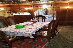 Photos of Houseboat Young Snow View | Lake-view Room