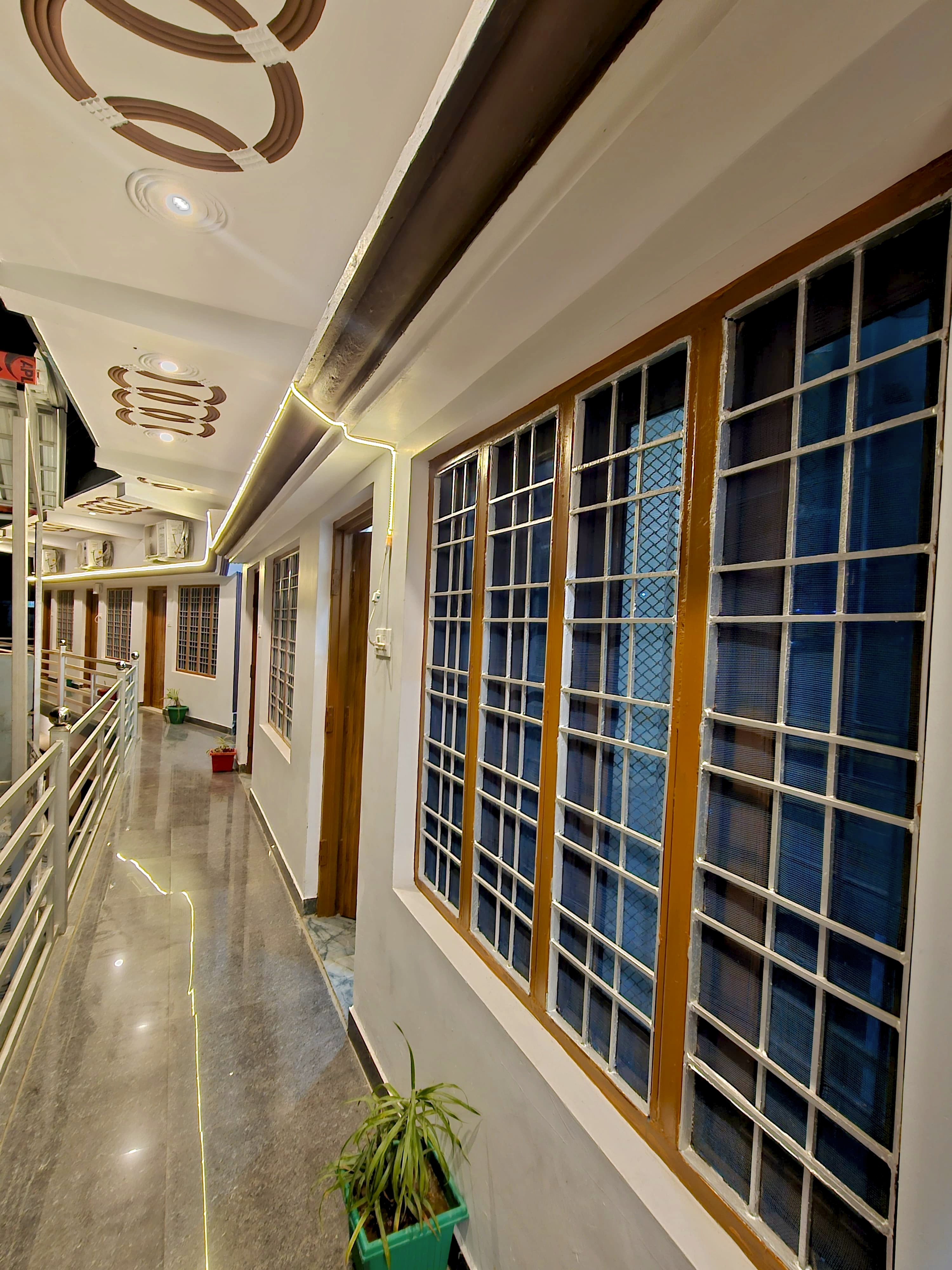 Hotel Geetanjali Palace - Tap to explore photos