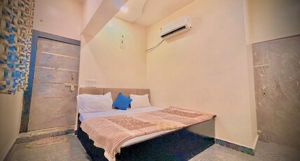 SHRI RADHEY KRISHNA PAYING GUEST HOUSE Room Type - Super Deluxe
