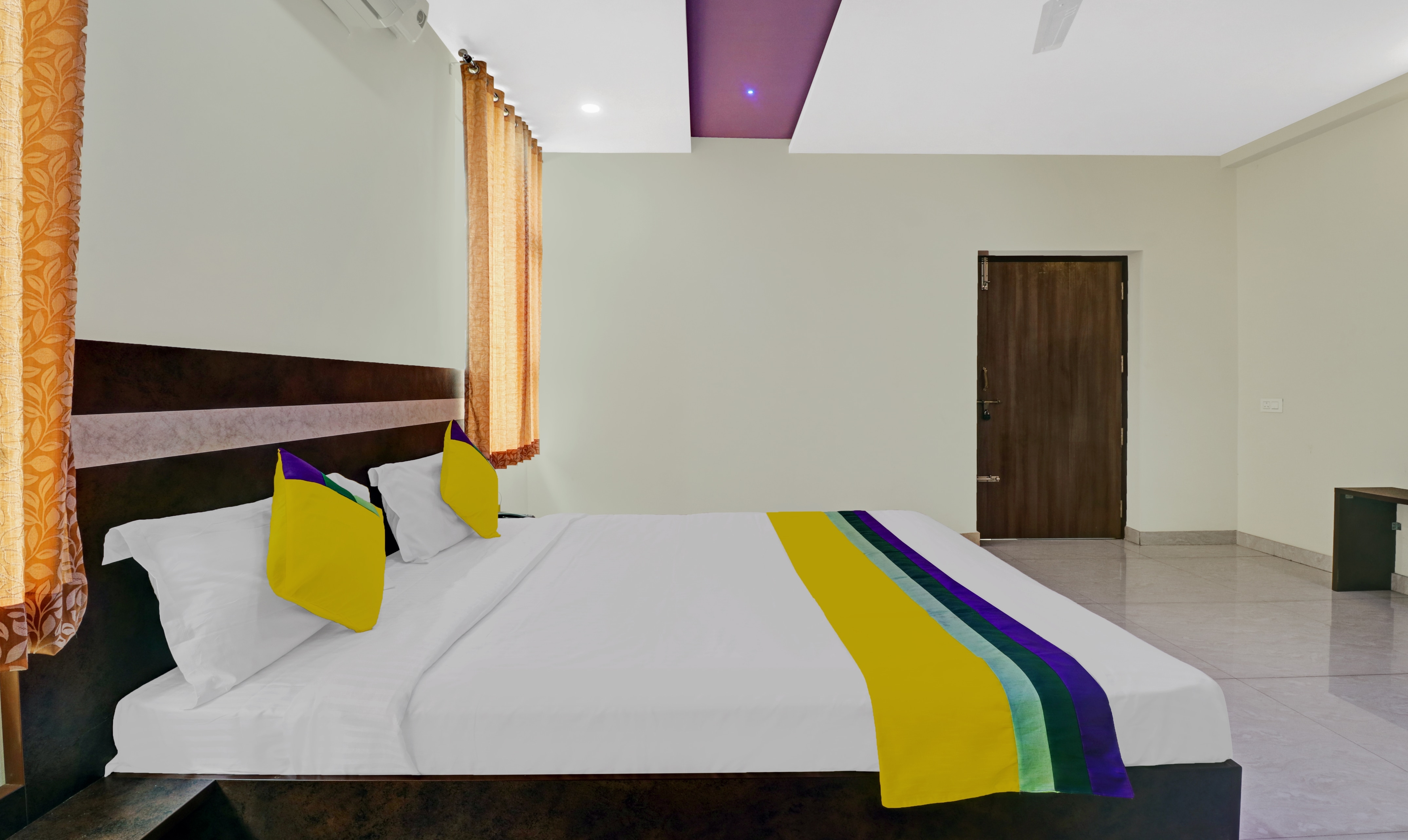 Itsy Hotels Kattari Komforts, 3 Km To Mahatma Gandhi Park - Tap to explore photos