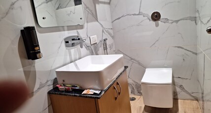 THE FOUR SEASONS HOTEL AND RESTAURANTS Room Type - DELUX ROOM