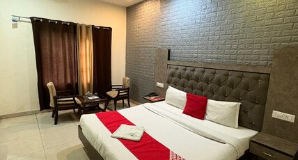 HOTEL ROYAL Room Type - Deluxe Room