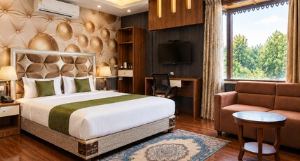 Royal Saffron by Stay Pattern - City Center Room Type - Super Premier with Jacuzzi