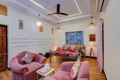 The Family Courtyard Inn Suites