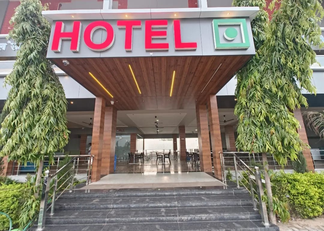 hotel savliya and family restaurant - Tap to explore photos