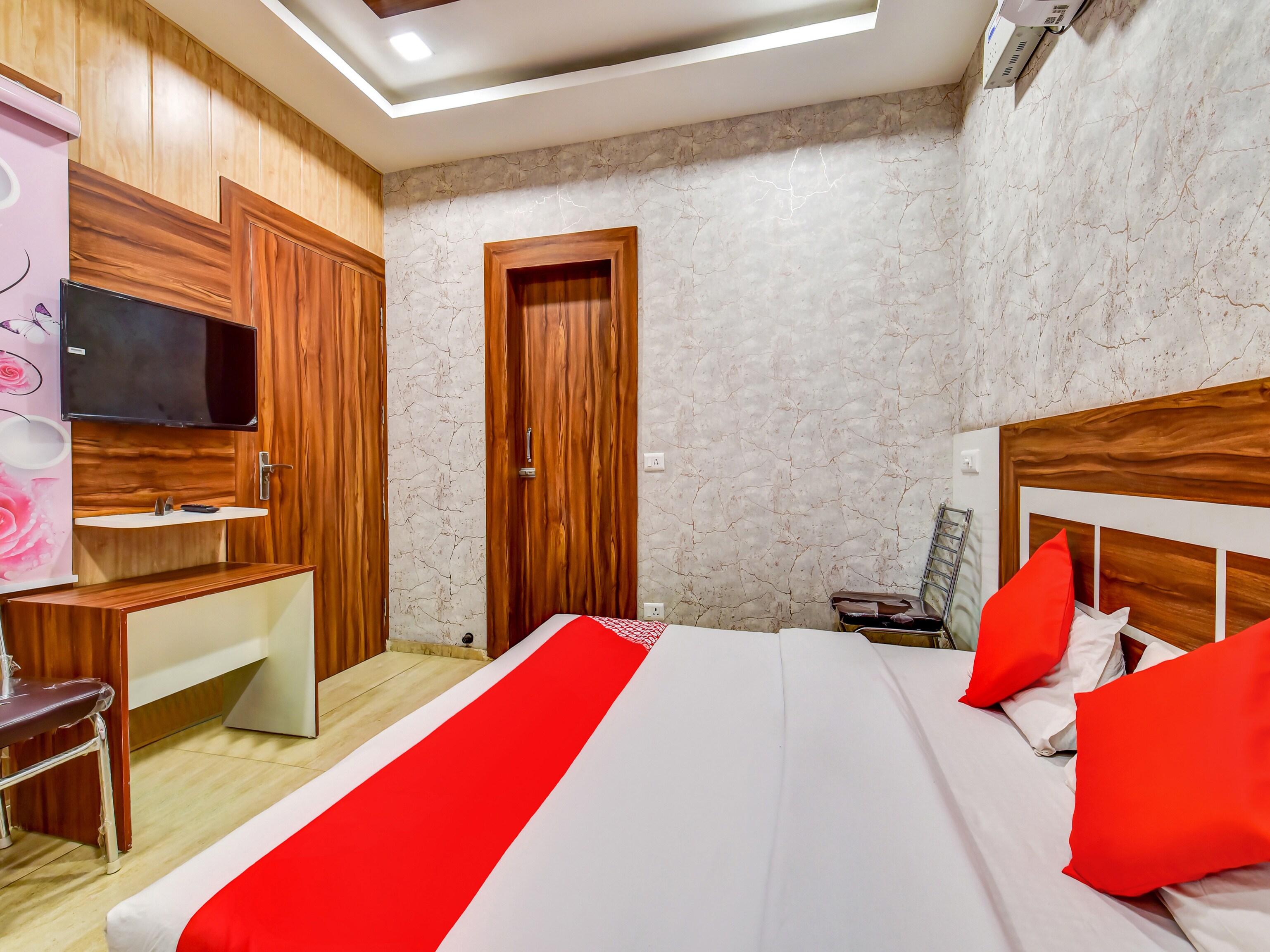 Hotel O Shubh - Tap to explore photos