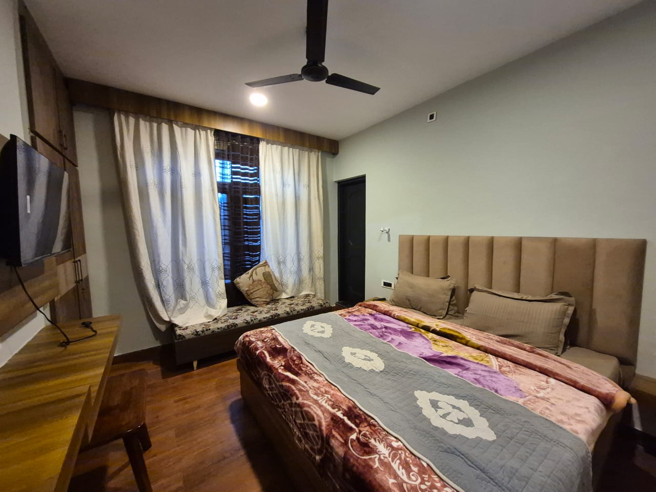 Calm Nest - Tap to explore photos