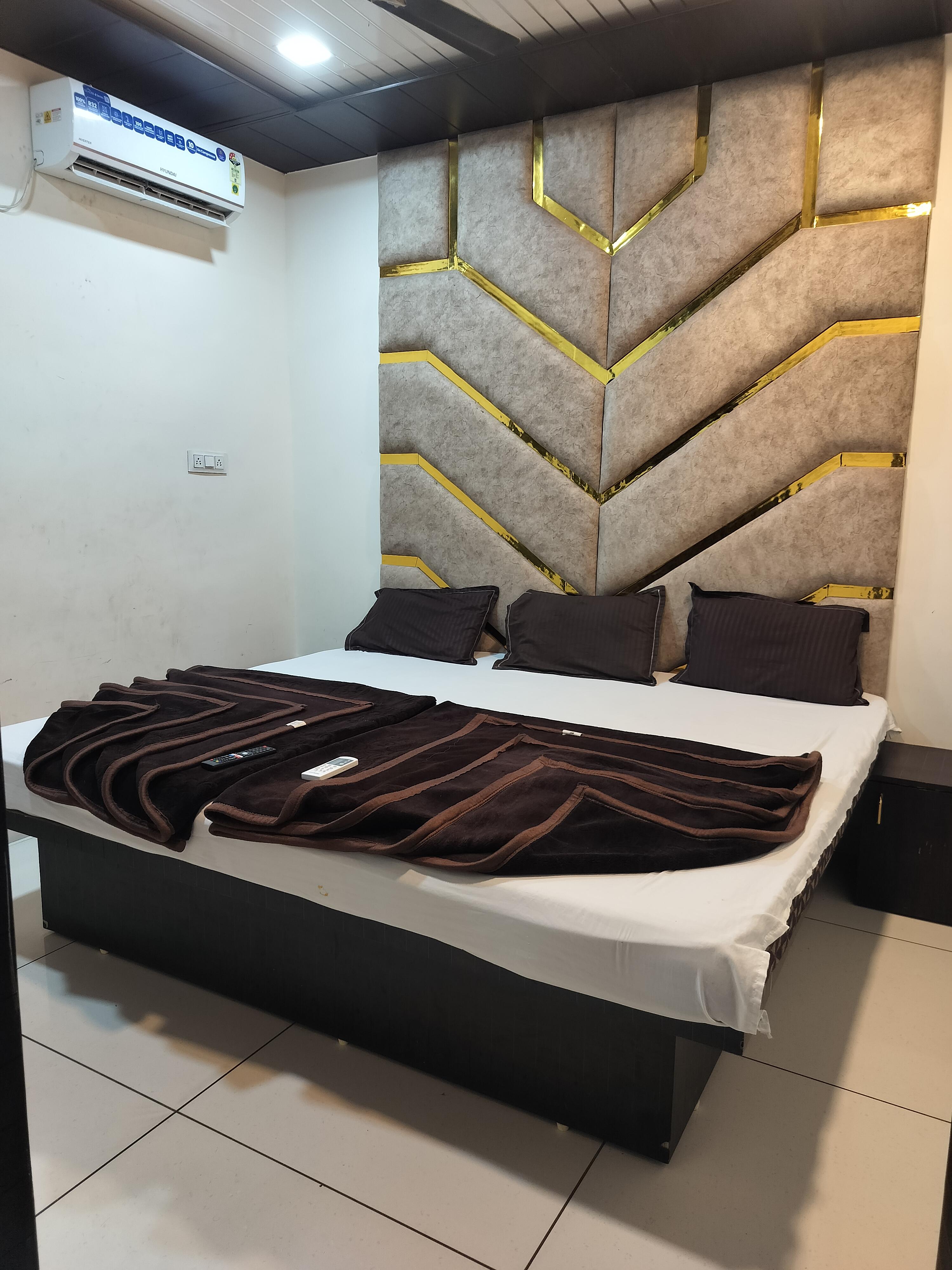 HOTEL KASHI VISHWANATH - Tap to explore photos