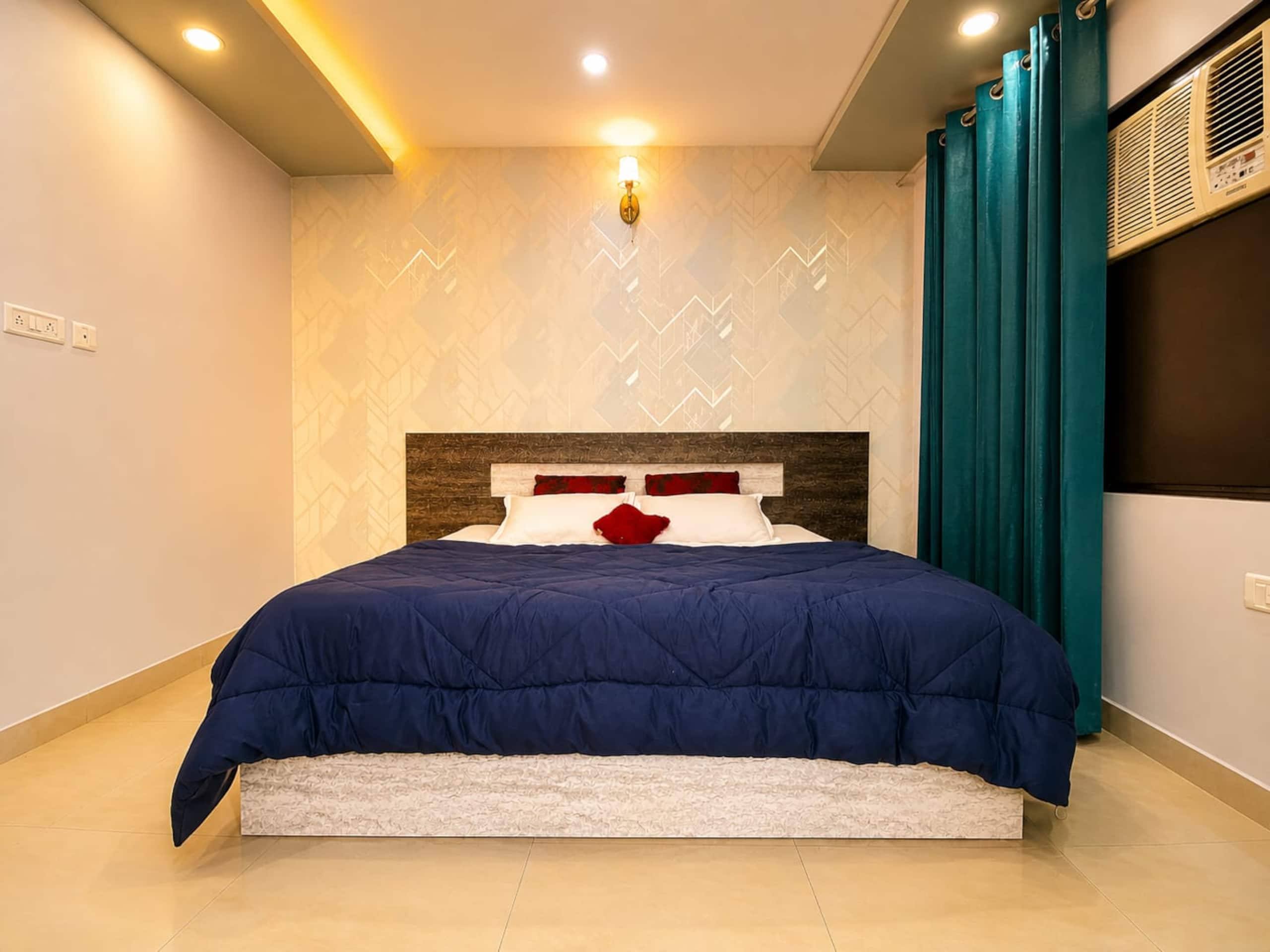 Cozy 1 BHK with Balcony Sunset view - Tap to explore photos