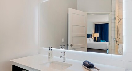 EVEN Hotel WACO - UNIVERSITY AREA Room Type - 1 King Premium Trainer