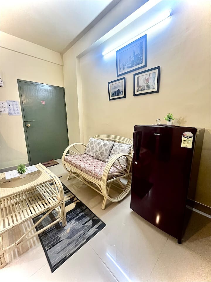Tiny cozy Studio Room(Ac) 1Km from Airport - Tap to explore photos