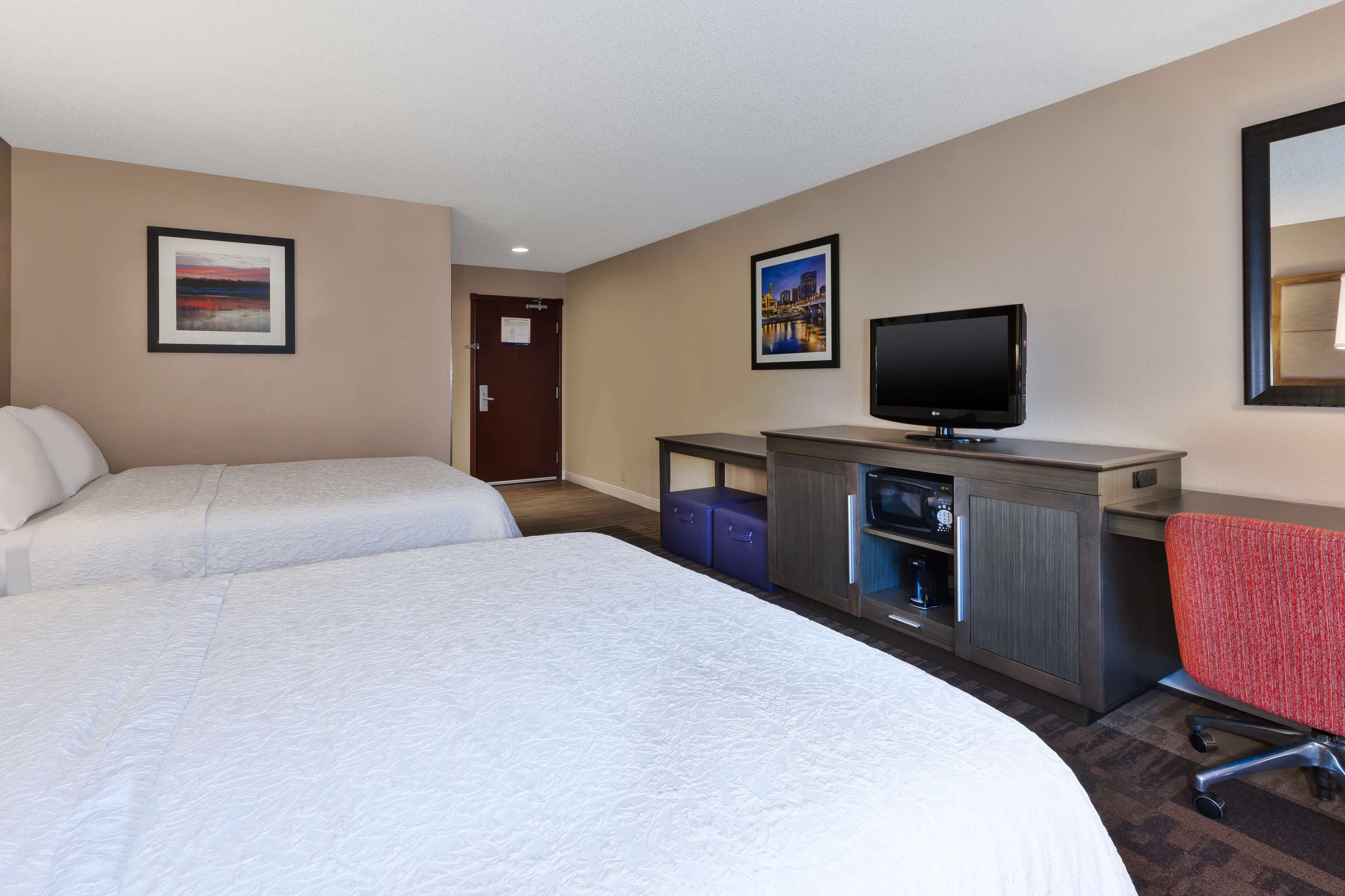 Hampton Inn by Hilton Waterbury - Tap to explore photos