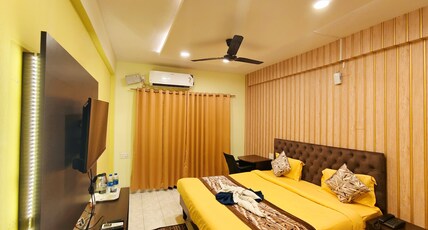 BOLLYWOOD 2.0 HOTEL - 50 METER TO BEACH Room Type - Executive Room (With Balcony)