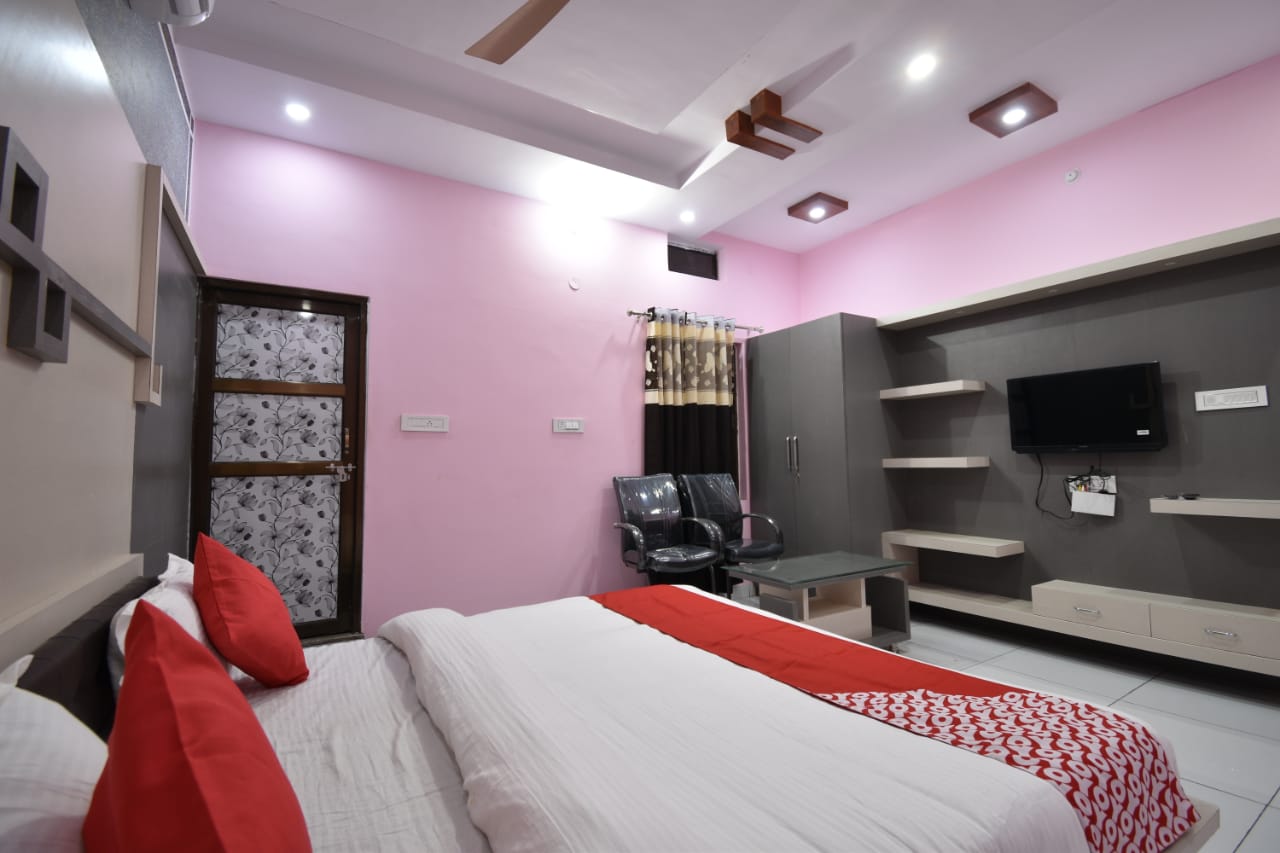 Hotel Shorya - Tap to explore photos