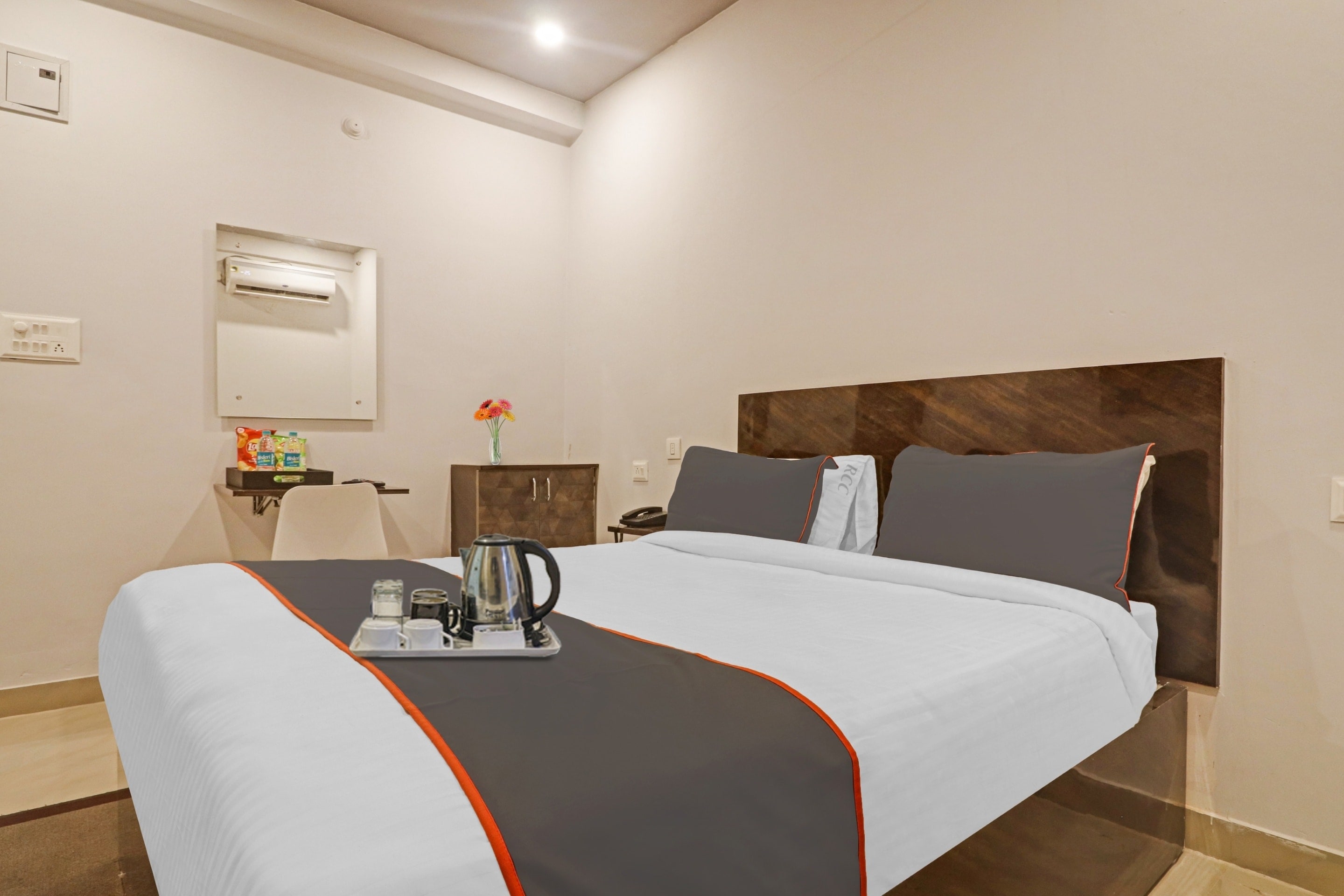 Super Townhouse RCC Pristine - Tap to explore photos
