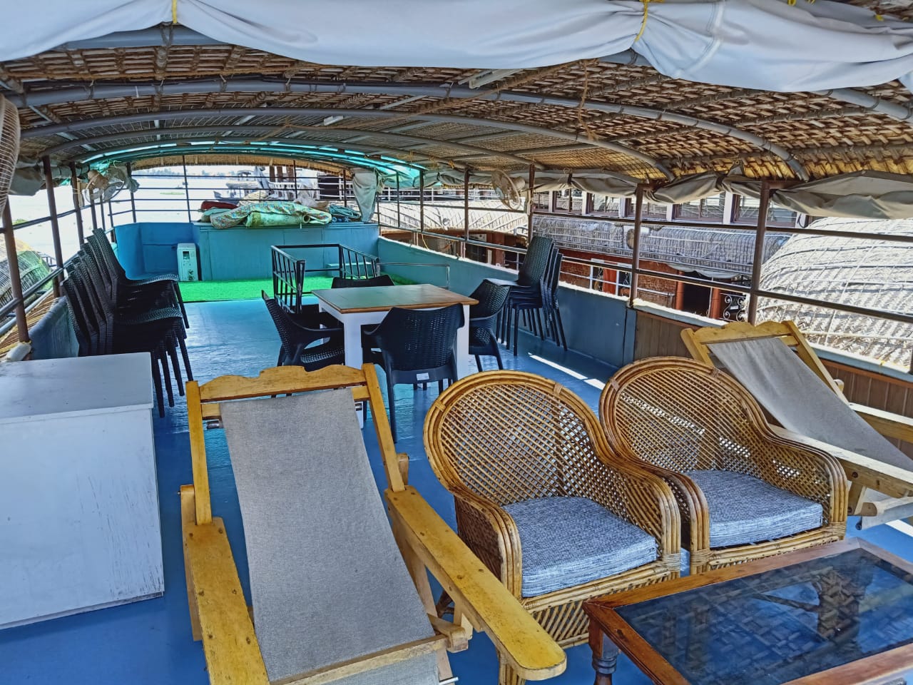 Krishna Houseboat - Tap to explore photos