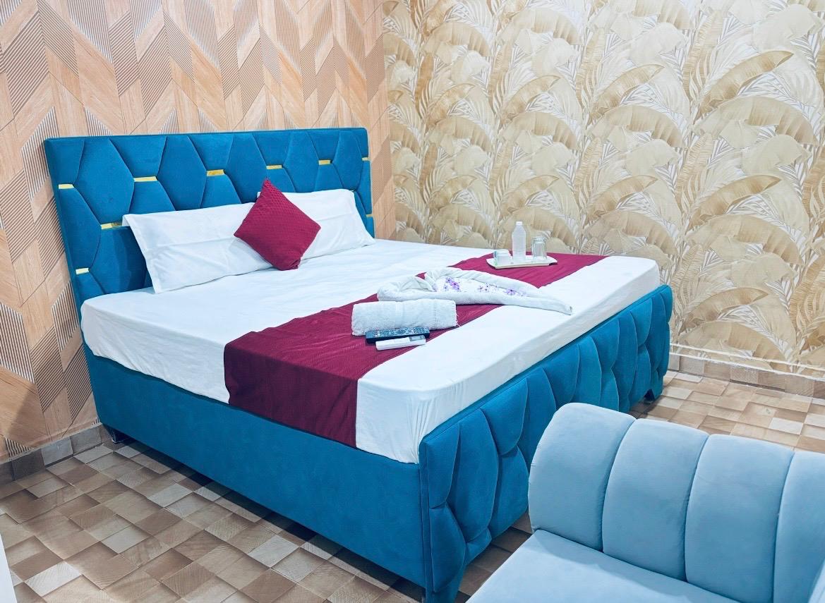 Hotel Jhansi Grand Inn - Tap to explore photos