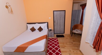 The Eureka Inn N Cafe Room Type - Standard Room With Free Wifi And Attached Balcony