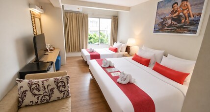 Villa Cha Cha Banglumphu Room Type - Grand Family with Pool View
