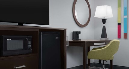 HAMPTON INN STATESBORO GA Room Type - 2 QNS ACCESSIBLE W TUB NS