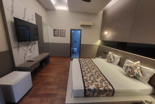 Hotel Orchid Square