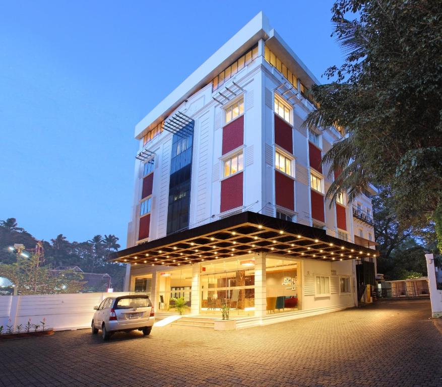 Hotel National Park - Tap to explore photos