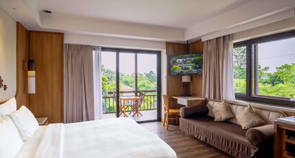 NOVOTEL BOGOR GOLF RESORT Room Type - Deluxe room 1 king bed with balcony NOVOTEL BOGOR GOLF RESORT Room Type - Deluxe room 1 king bed with balcony