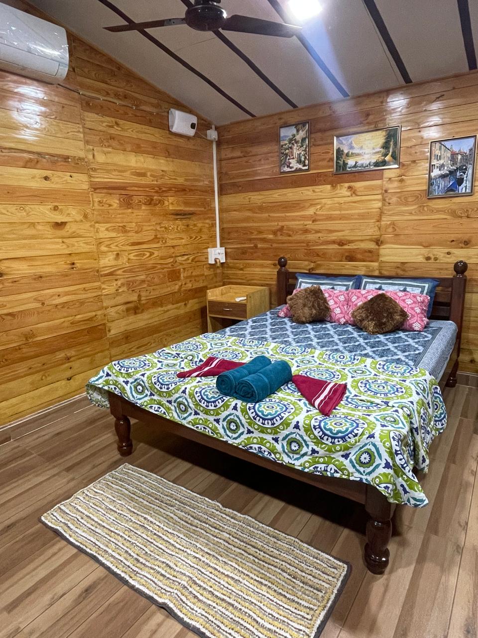 WOODMOOD Cottages - Tap to explore photos