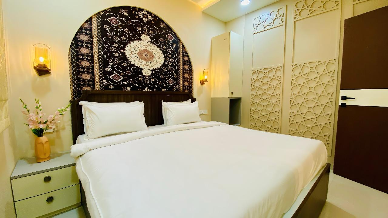 Staymoodyy Arabic Themed Family Suite 1 BHK - Tap to explore photos