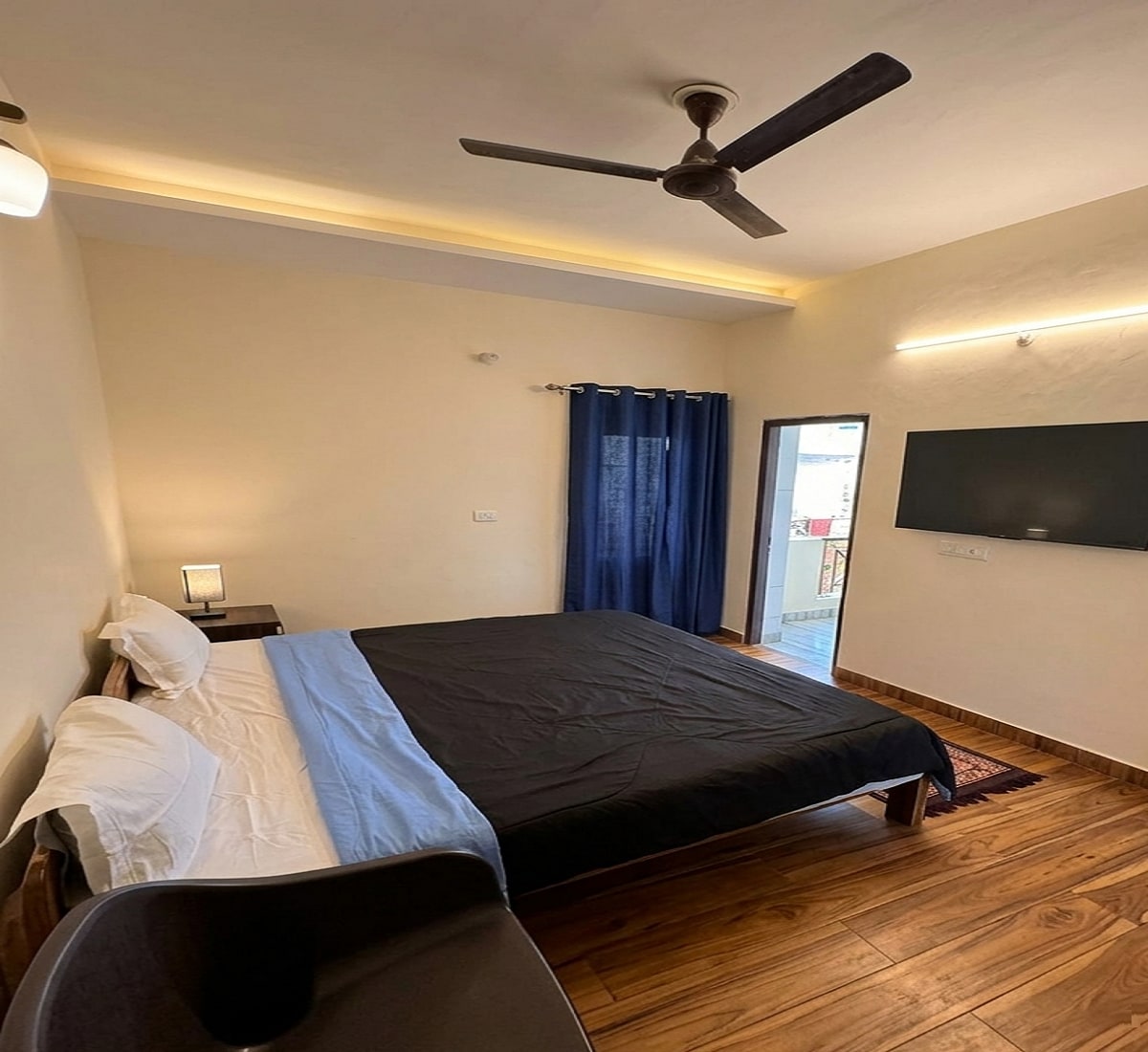 Hotel Stay Inn Near Mithai Wala - Tap to explore photos