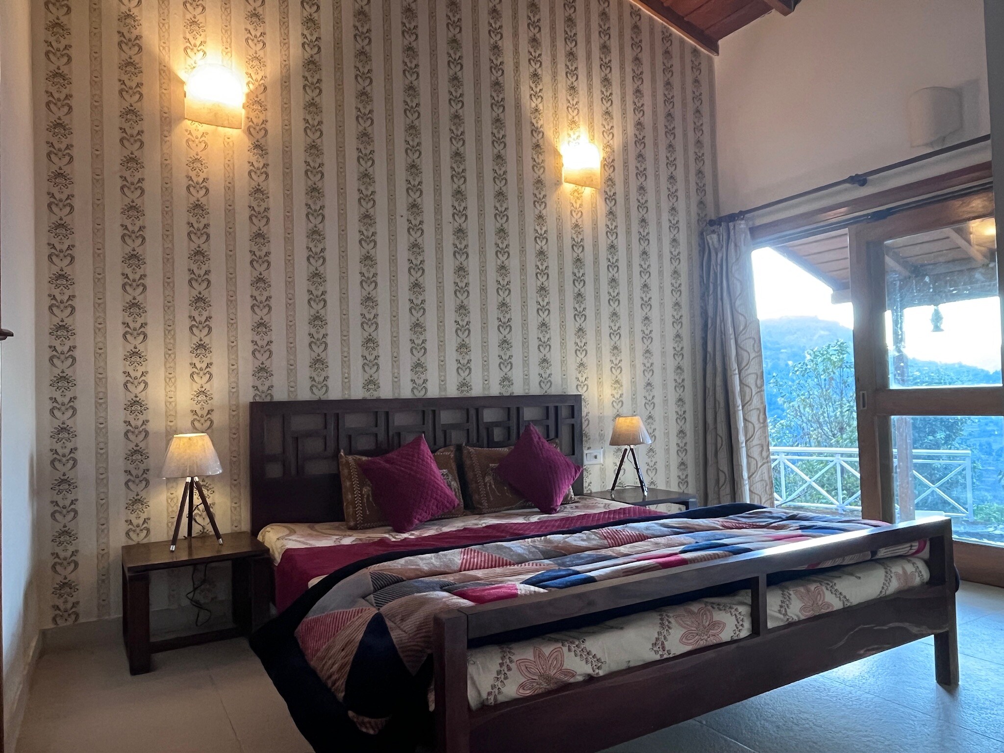 Luxsugero Cottages Premium - Tap to explore photos