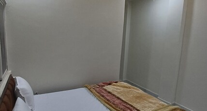 Hotel shree Bharti Room Type - Bedroom 102
