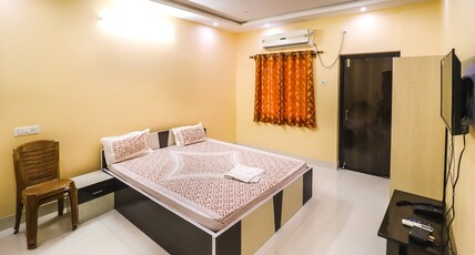 Somani Inn 3 minutes from Jhargram Railway Station Room Type - Deluxe AC Room with Free Wi-fi